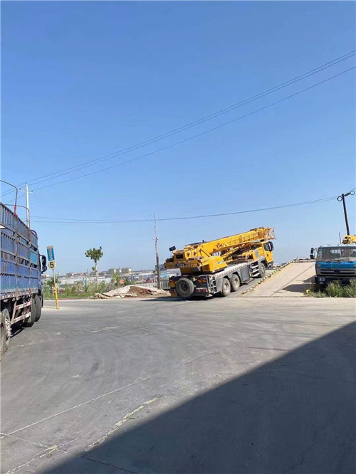 德宏25吨吊车的租赁价格大概是多少？