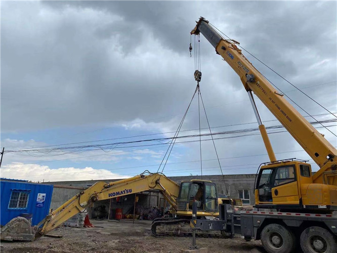 德宏25吨吊车的工作半径是多少？