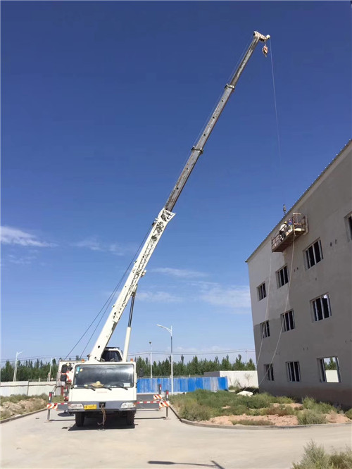 德宏“轻装强干”—— 吊车的 “轻量化臂架” 技术